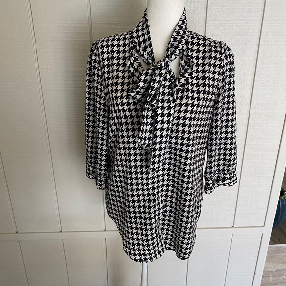 KARDASHIAN Black and White Houndstooth Top - Picture 1 of 5